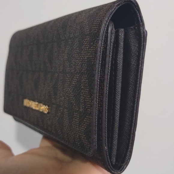 Michael Kors Jet Set Logo Wallet - Picture 3 of 12